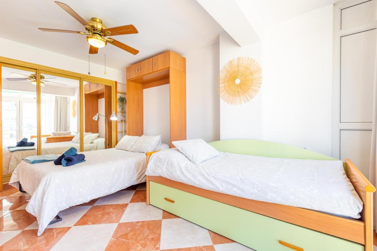 Sunny Seaside Apartment Arroyo De La Miel Luaran gambar