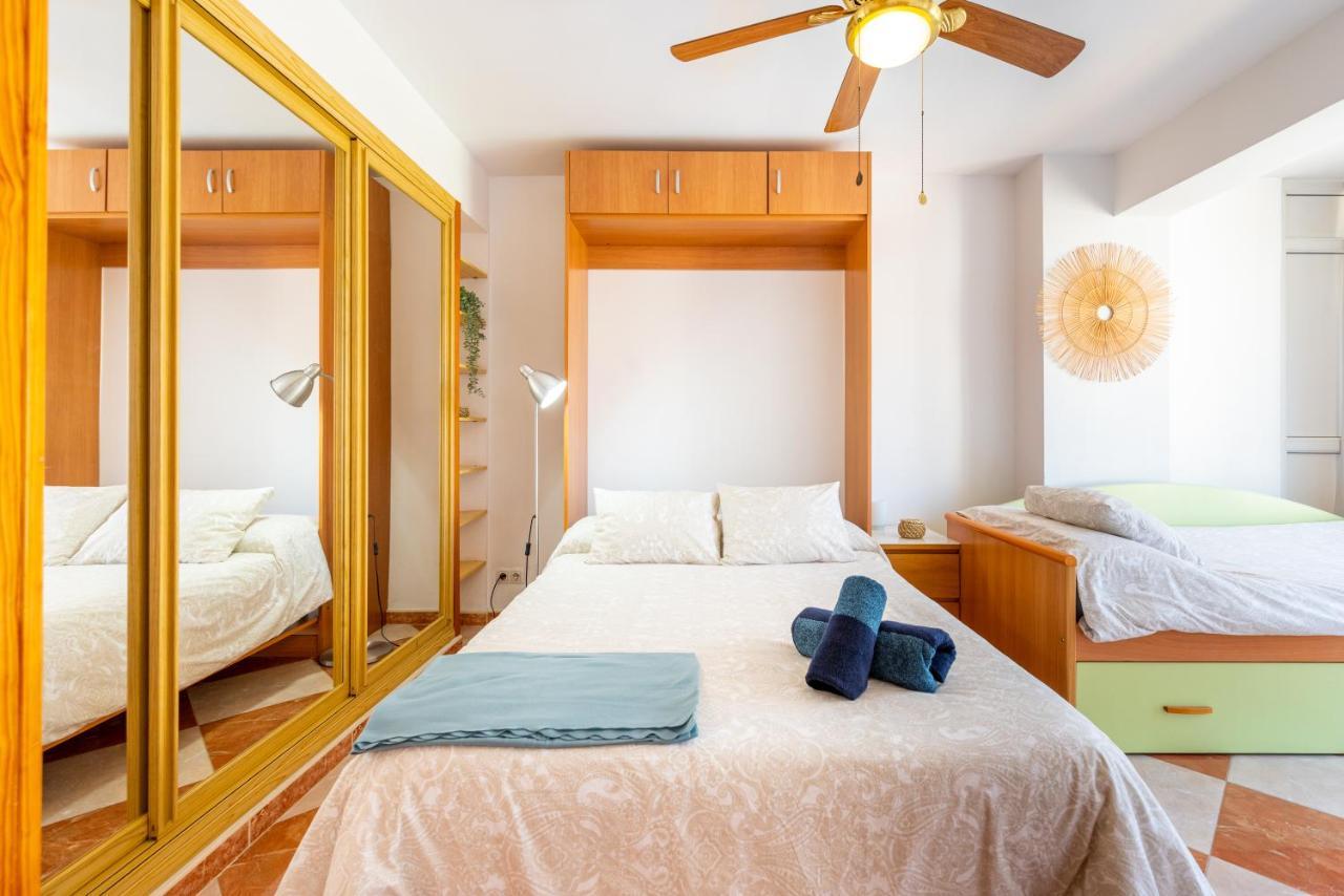 Sunny Seaside Apartment Arroyo De La Miel Luaran gambar