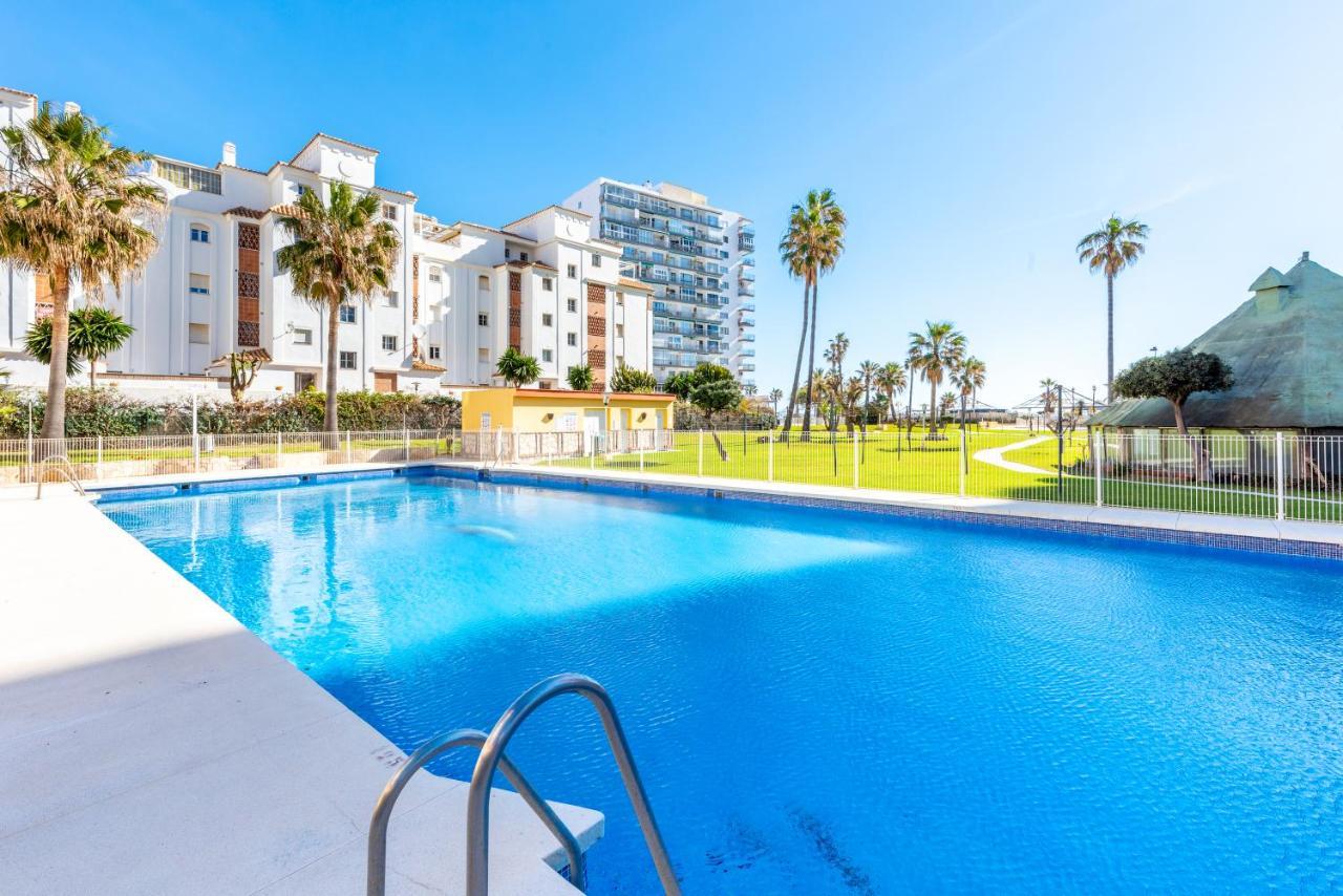 Sunny Seaside Apartment Arroyo De La Miel Luaran gambar